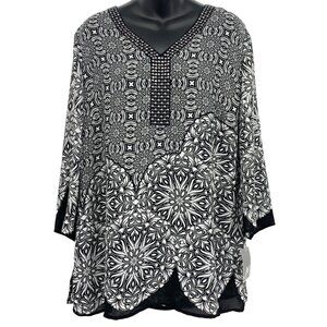 JM Collection Size Large Black White Geometric Stud V-Neck Tunic Top Blouse New